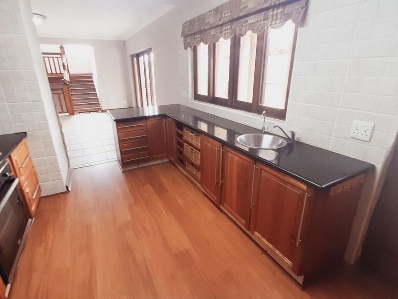 Birdwood Estate: Luxury Living with Magnificent Views - Photo 9