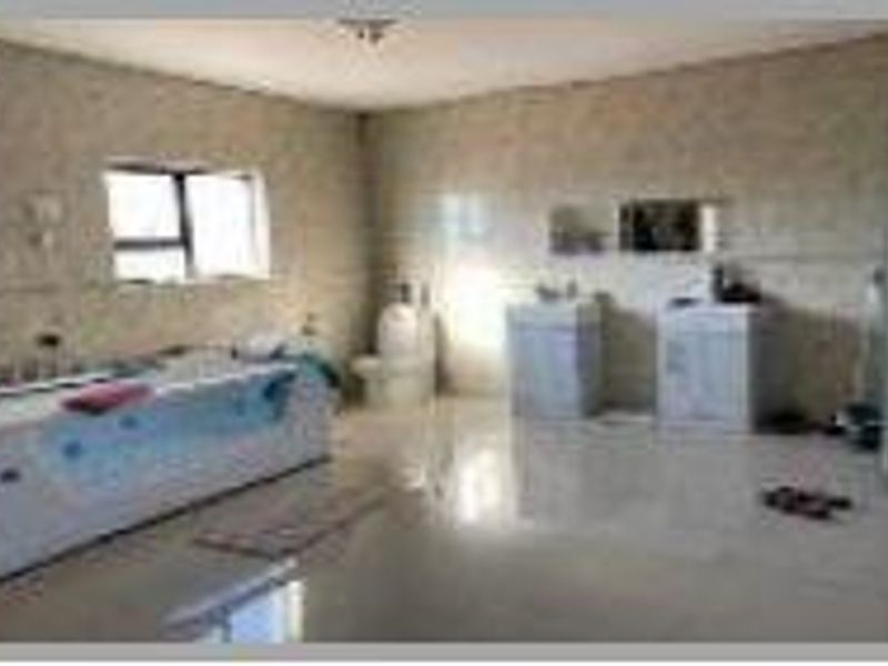 GUESTHOUSE / HOUSE FOR SALE IN EROS PARK - Photo 3