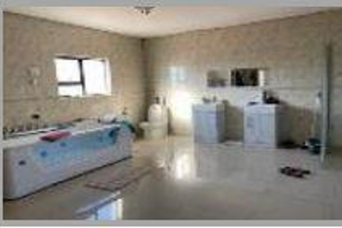 GUESTHOUSE / HOUSE FOR SALE IN EROS PARK - Photo 3