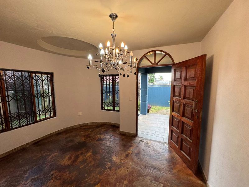 Large Family Home for Sale in Randhart - Photo 3