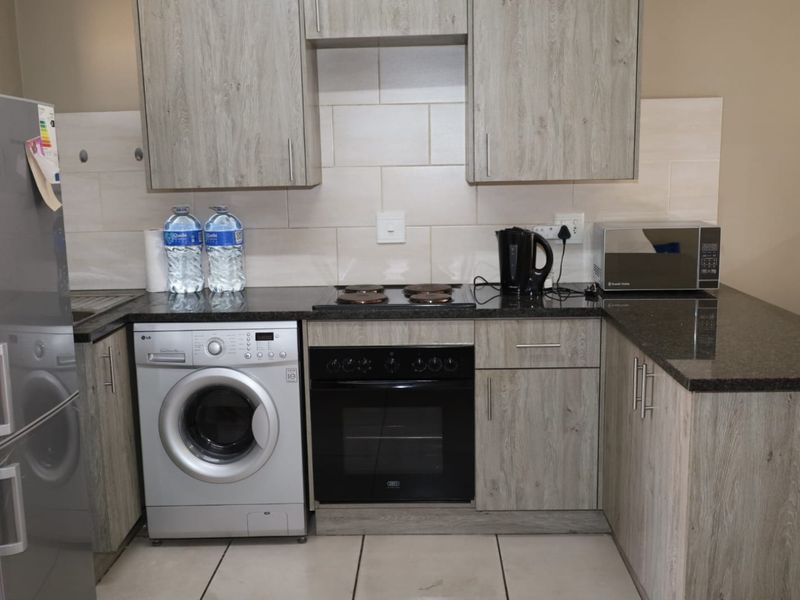 Two Bedroom Townhouse in Albermale - Photo 4