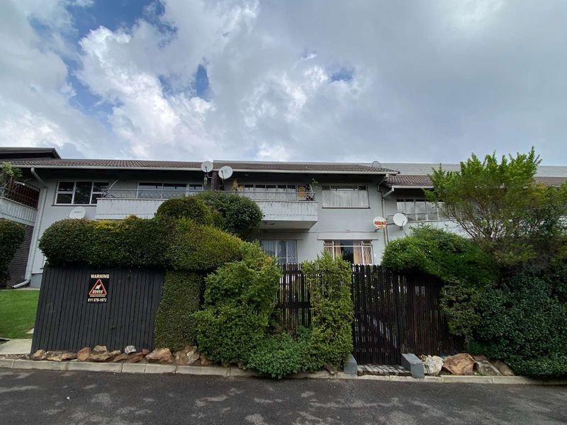 Well-Located 2 Bed Townhouse - Craighall Convenience at Its Best - Photo 2
