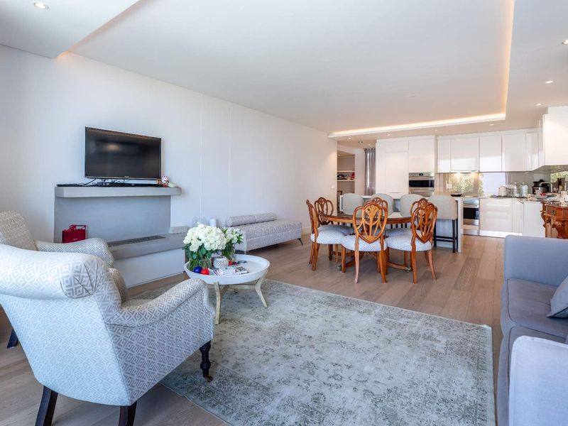 Prime City Living: Secure, Elegant, and Airbnb Friendly! - Photo 6