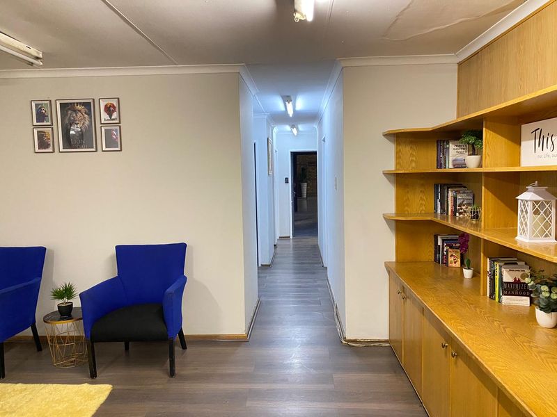 "Charming Commercial Space: Ready for Your Business!" - Photo 6