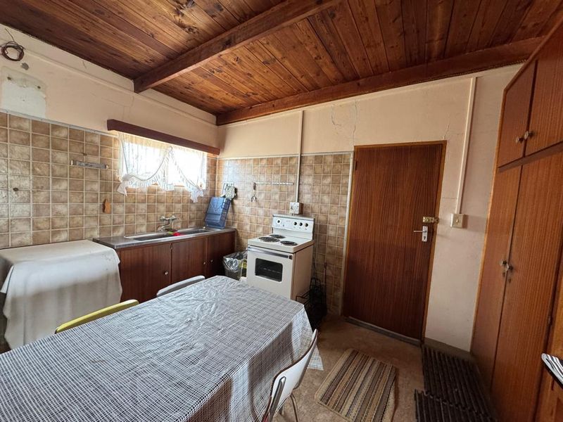 Ideal for the fisherman or the Henties lover, Located on the start of the North Dune. - Photo 2