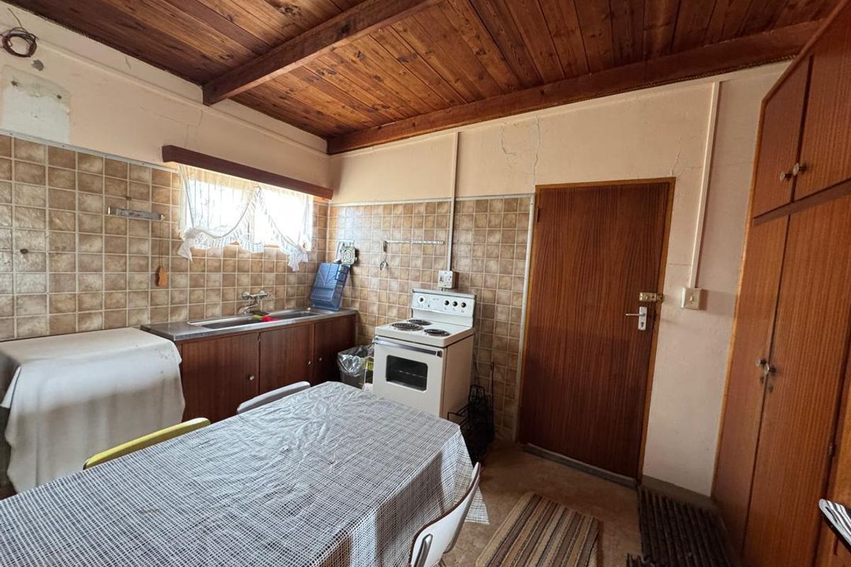 Ideal for the fisherman or the Henties lover, Located on the start of the North Dune. - Photo 2