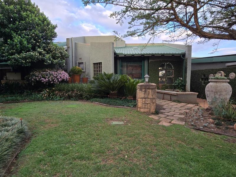 A Home That’s More Than a House - An Artistic Masterpiece in Every Detail - Photo 10