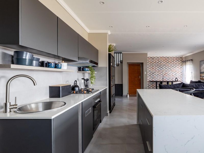 4 Bedroom House at Lion Pride Lifestyle Estate - Photo 2