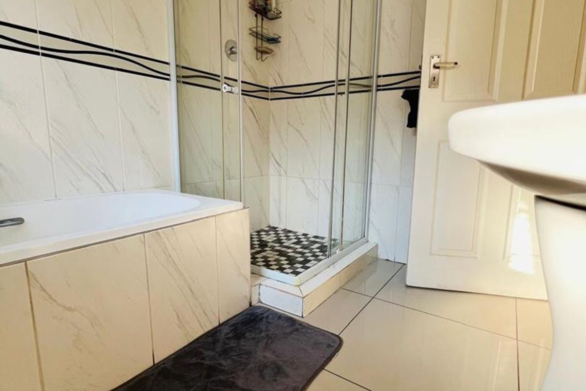 3 Bedroom House For Sale in Vanderbijlpark CE 7 - Photo 4