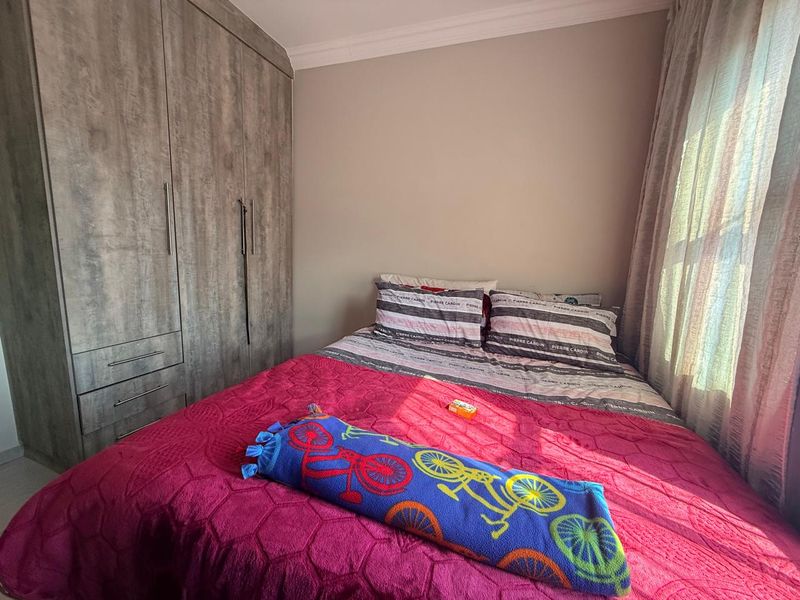Immaculate 4 bedroom house in Rayton. - Photo 8