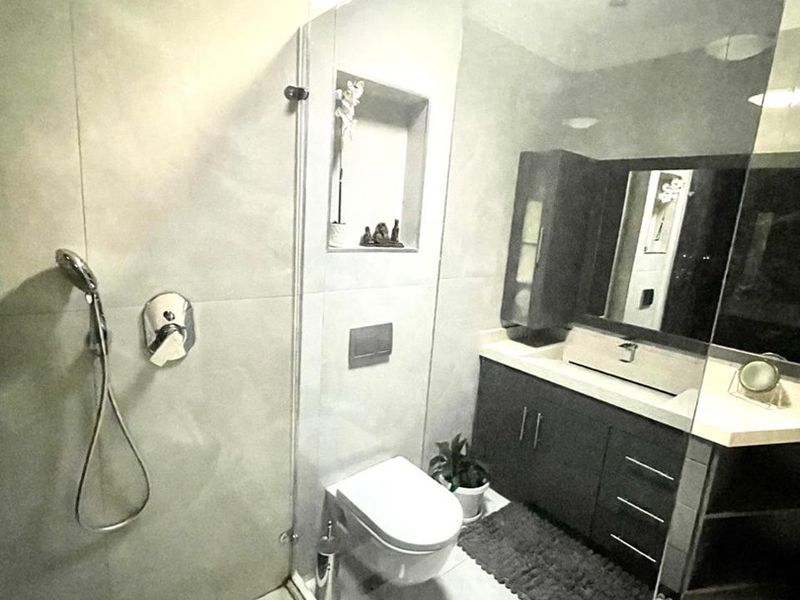 Price reduced , back on the market, stunning 3 bedroom home - Photo 5