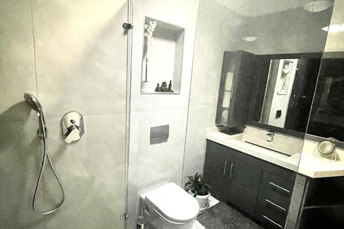 Price reduced , back on the market, stunning 3 bedroom home - Photo 5