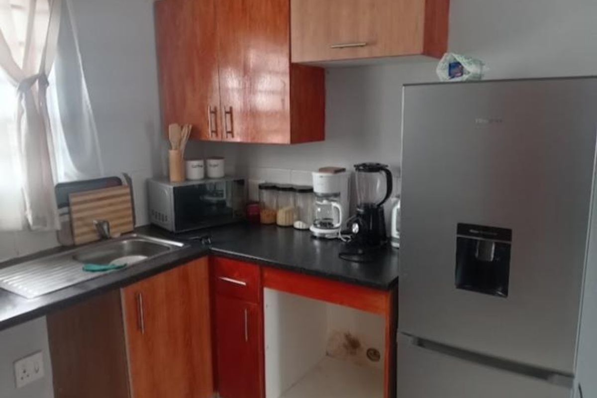 EXCLUSIVE | MODERN LUXURY WITH BIOMETRIC SECURITY – ACT FAST This is not just a home — it is a statement of secure, modern living in the heart of Dawn Park. - Photo 5