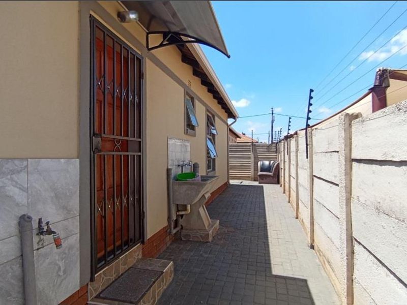 Smart Home - Photo 3