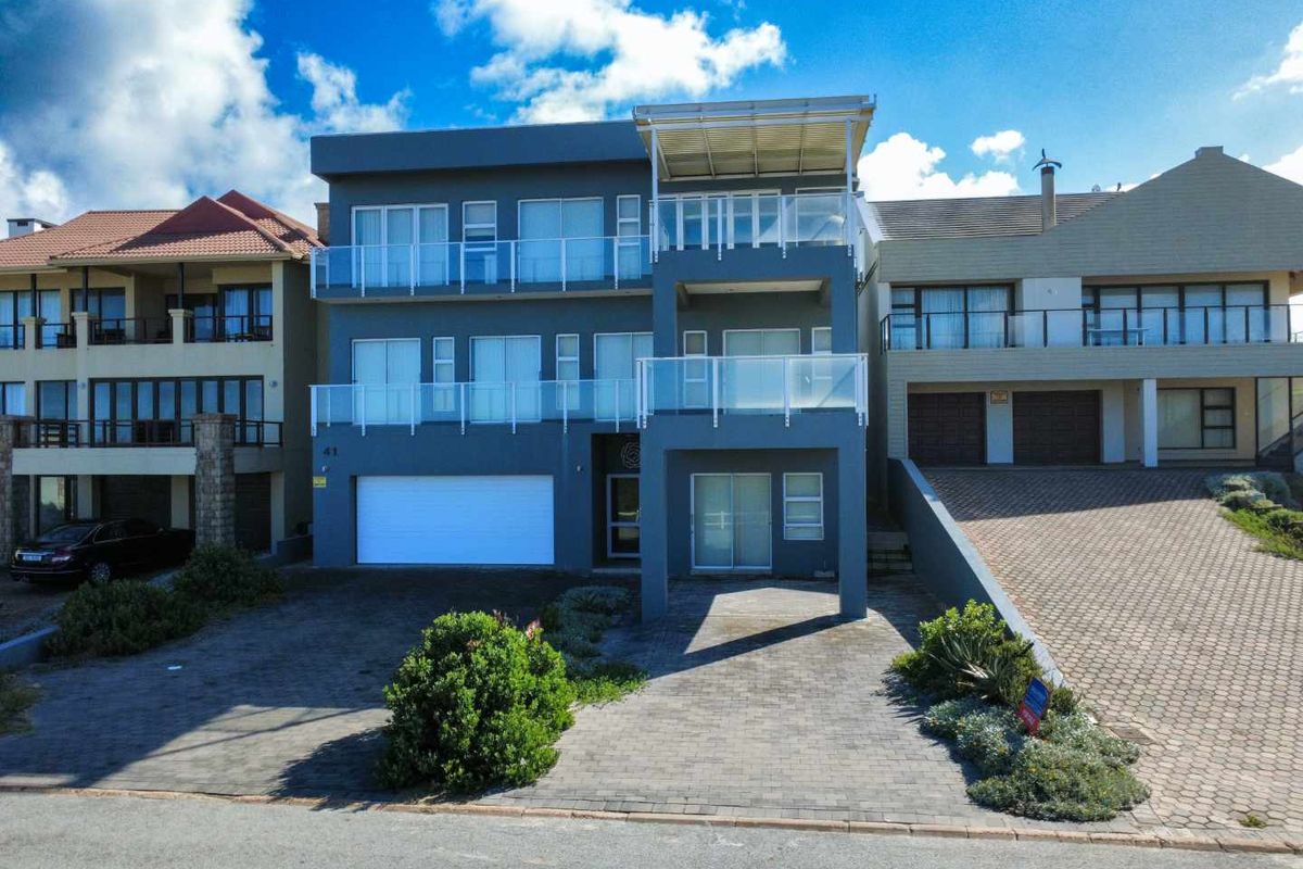 Spectacular Multi-Level beachfront home for sale in Stilbaai-Oos. - Photo 2