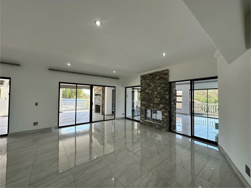 Elegant 5-Bedroom Family Home with Pool, Solar & Staff Accommodation - Photo 4