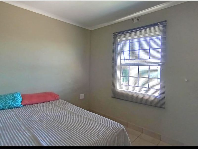 Charming 2-Bedroom Apartment - Photo 7