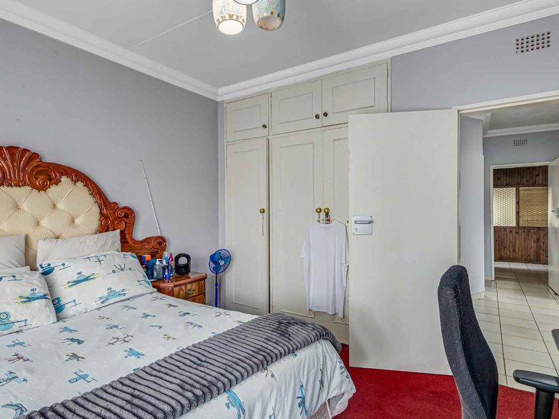 Spacious Family Home with Multiple Living Areas & Excellent Location in Kew - Photo 6