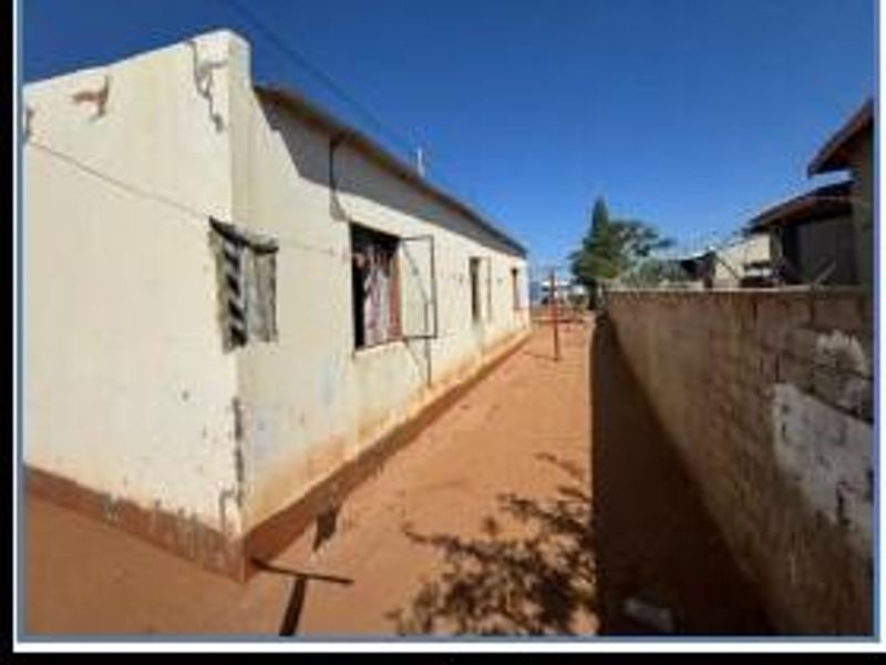 Charming Three-Bedroom Gem Awaits Your Touch - Photo 3