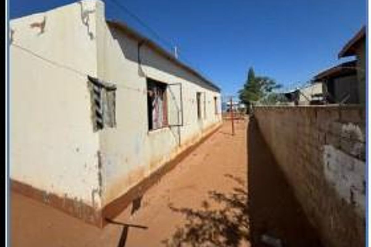 Charming Three-Bedroom Gem Awaits Your Touch - Photo 3