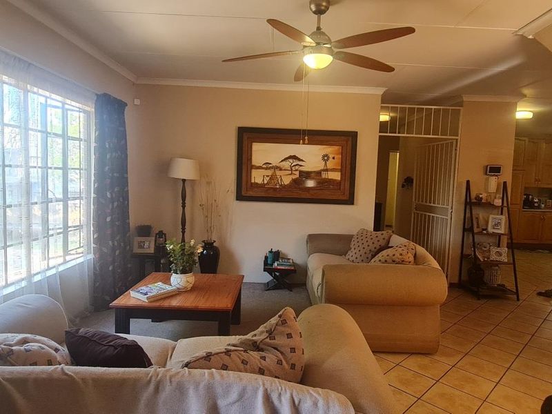 Spacious and versatile 5-bedroom family home. - Photo 9