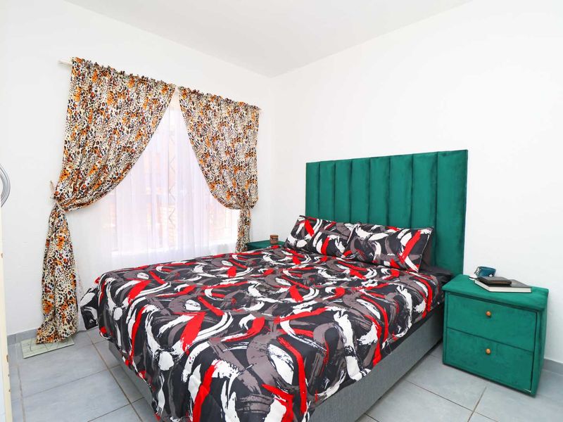 Neat Ground Floor Unit with Private Garden - Photo 9