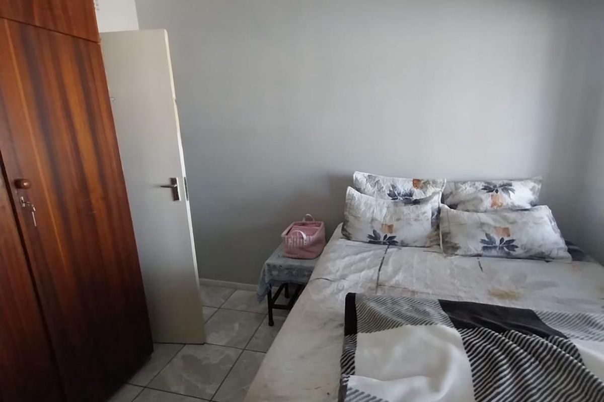 Dual Living: Main House + Self-Contained 2-Bed Flatlet - Photo 5