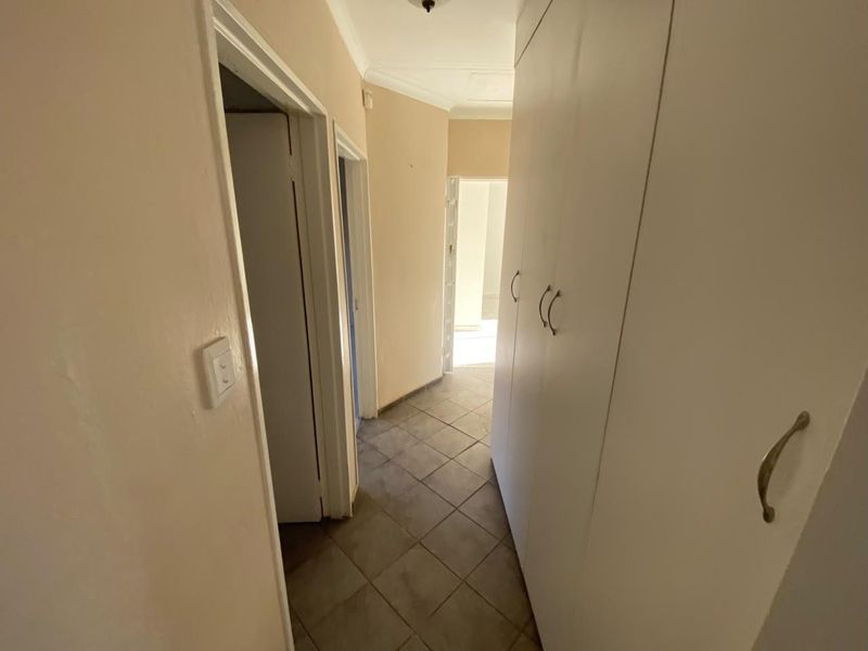 Three Bedroom Townhouse - Photo 5
