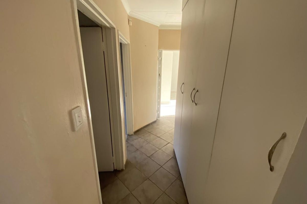 Three Bedroom Townhouse - Photo 5