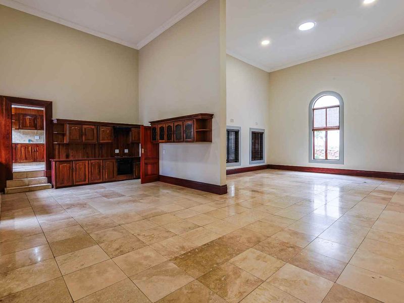 Iconic Waterkloof Ridge Masterpiece with Panoramic Views, Flatlet & Entertainment Oasis - Photo 7