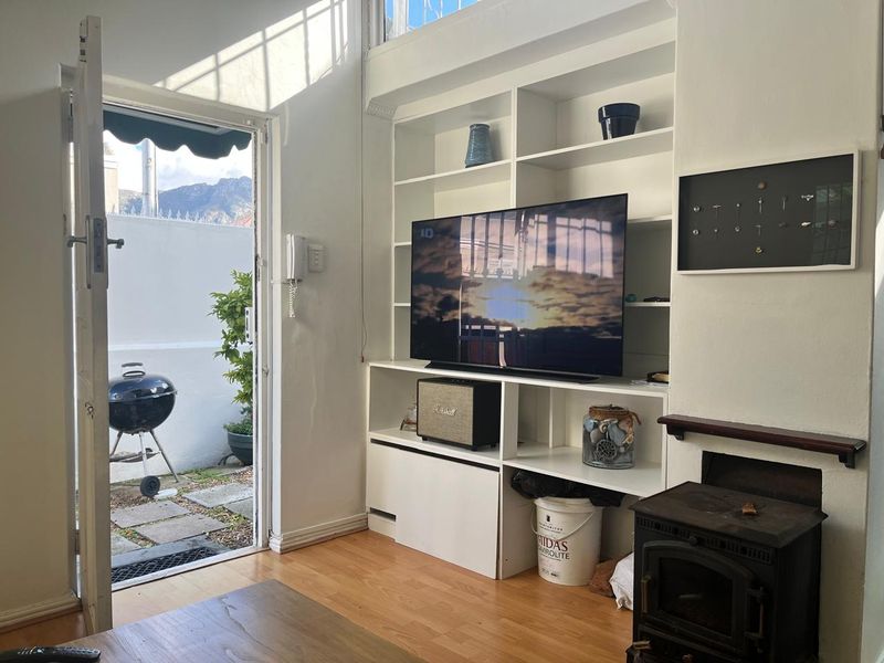2 bedroomed home with secure parking - Photo 8