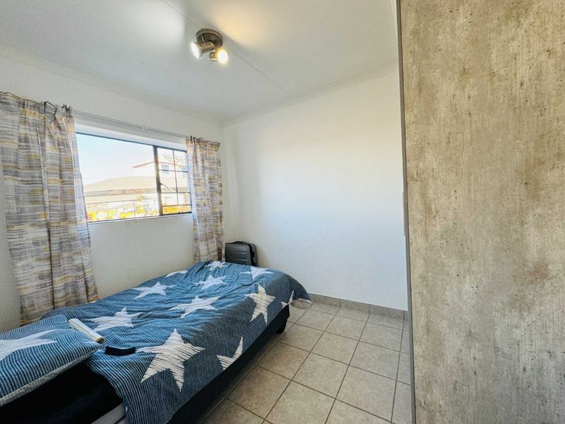 Modern 4-Bedroom Townhouse in Sagewood—Garden Oasis Awaits - Photo 6