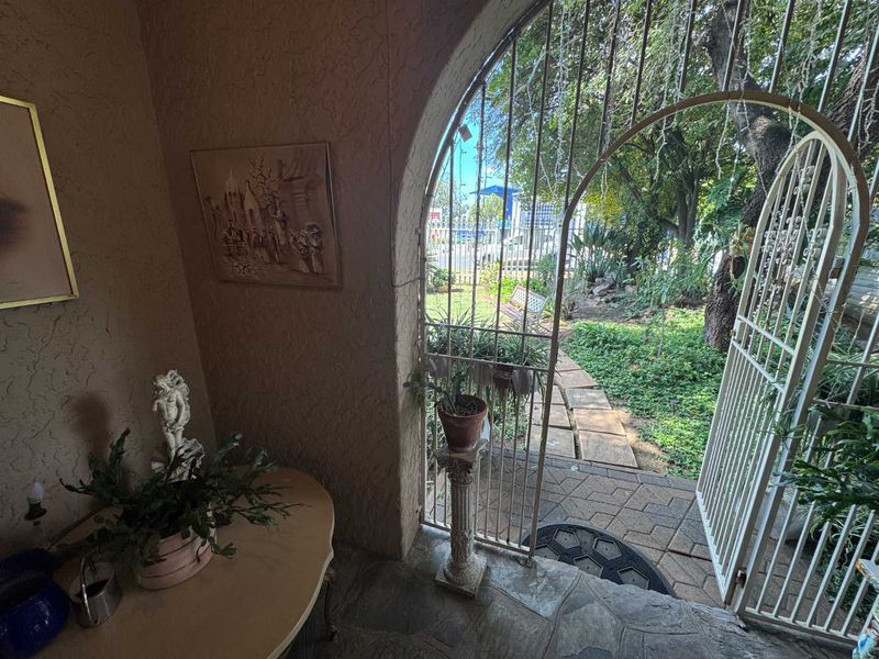 Large Family Home for sale - Photo 6