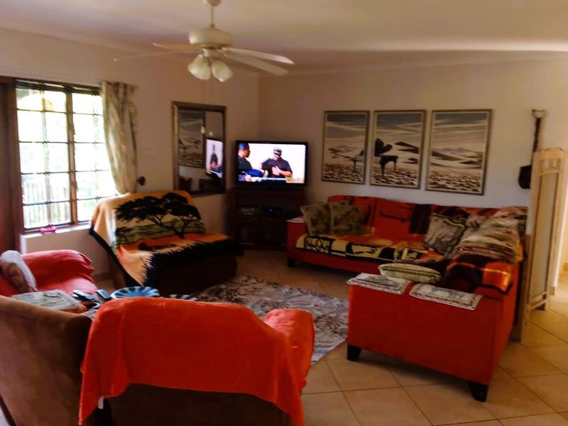 2-Bedroom Townhouse for Sale in Secure Complex – Manaba Beach, Margate - Photo 4