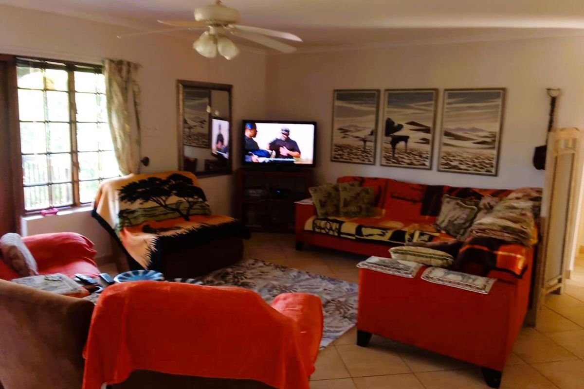 2-Bedroom Townhouse for Sale in Secure Complex – Manaba Beach, Margate - Photo 4