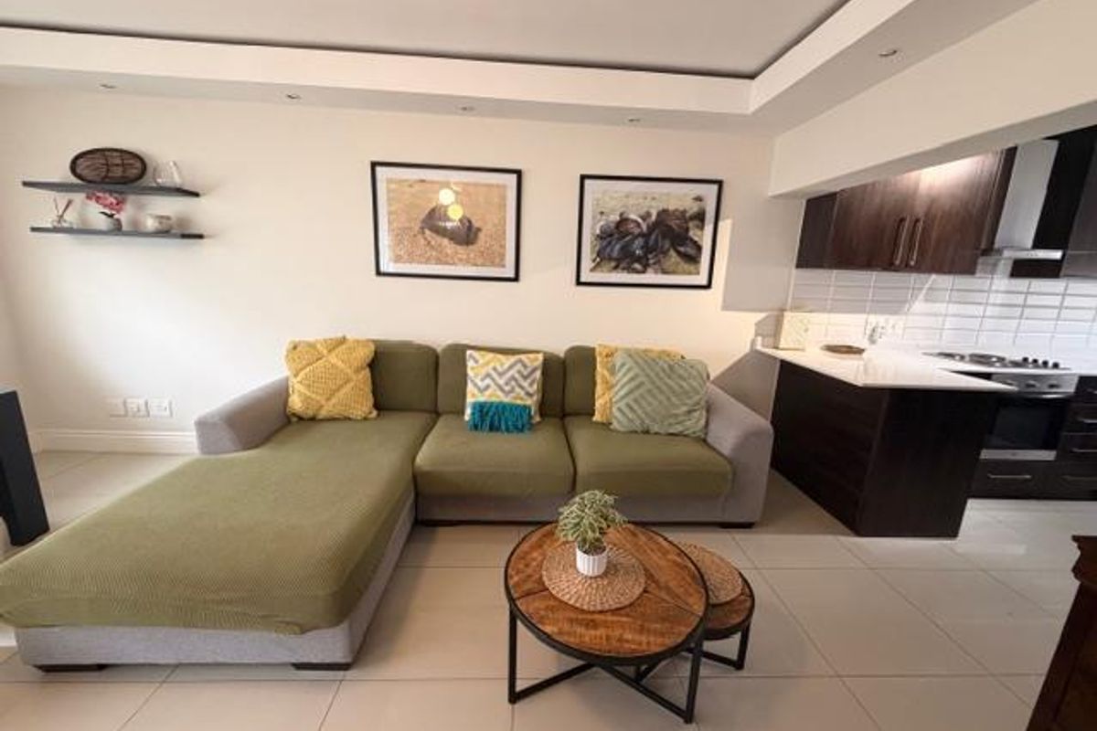 Spacious 2 bedroom apartment with enclosed balcony parking, Wi fi ready - Photo 5