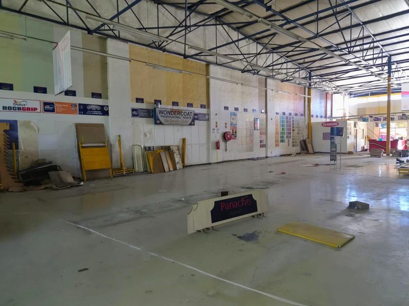 Prime 800 m2 Commercial Unit with Main Road Exposure on Steve Biko Road - Photo 4