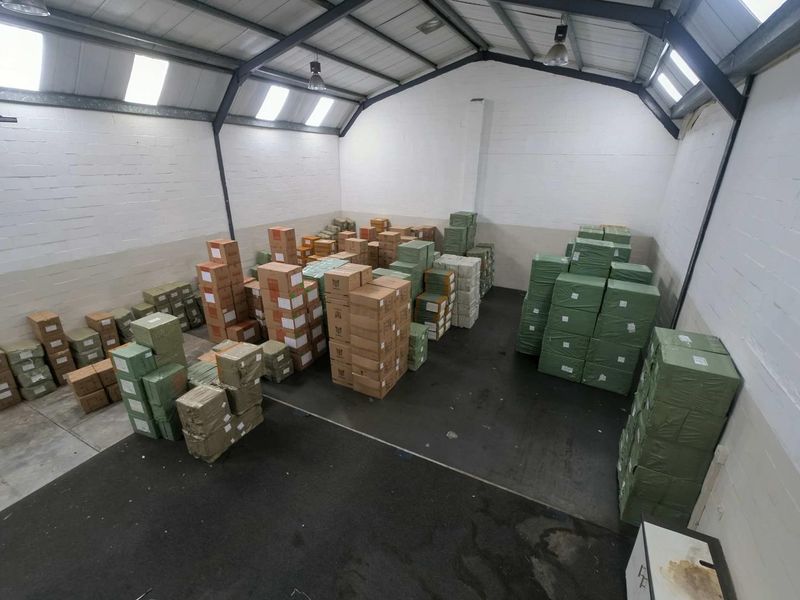 Secure double volume warehouse/offices to let - Montague Gardens - Photo 4
