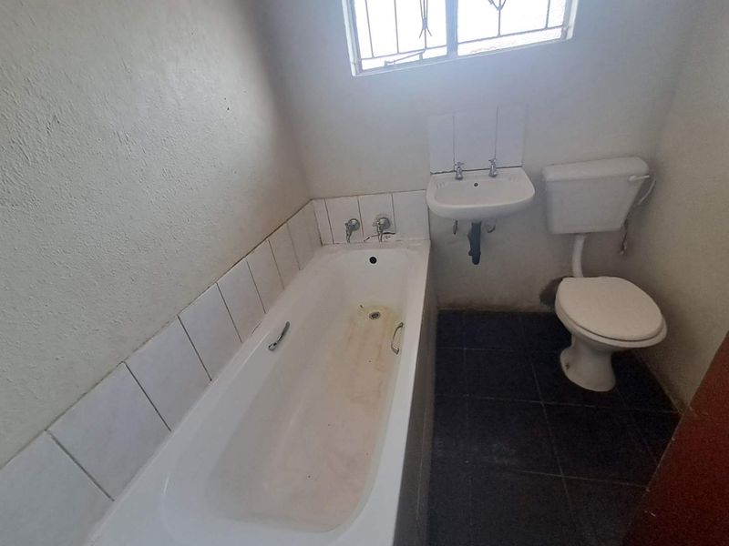 3 Bedroom House  Not To Be Missed - Photo 10