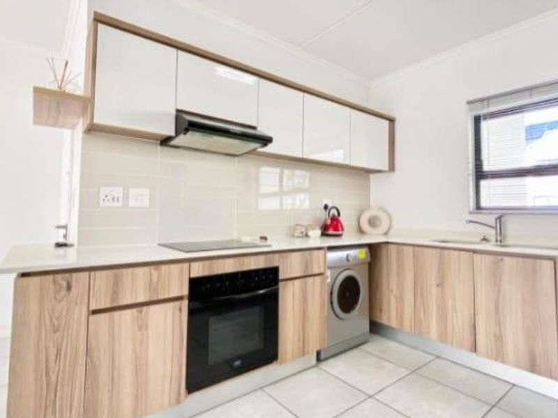 Spacious 3Bed, 2Bath Apartment in Secure Kyalami Complex – Rent R14000 - Photo 8