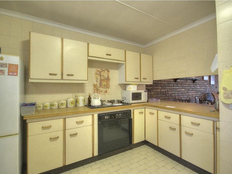 2 bed 2 bath pet friendly simplex!! - Photo 9