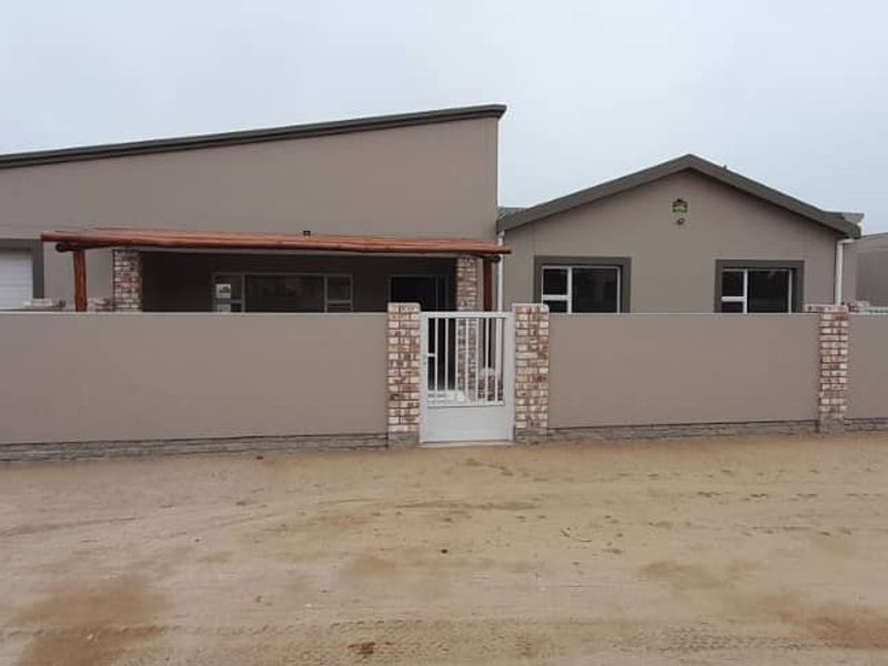 NEWLY RENOVATED FAMILY HOUSE IN A VERY QUIET  CUL DE SAC - Photo 2