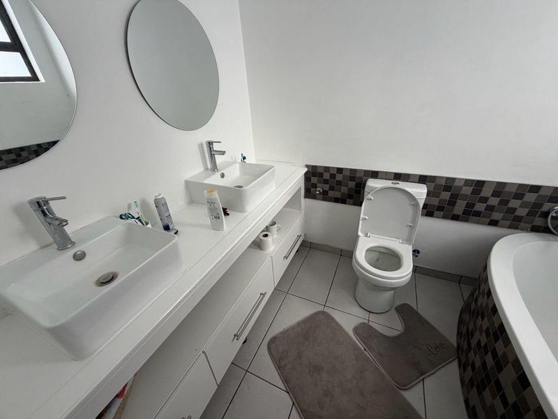 Stunning 4- bedroom Family Home For Sale - Photo 7