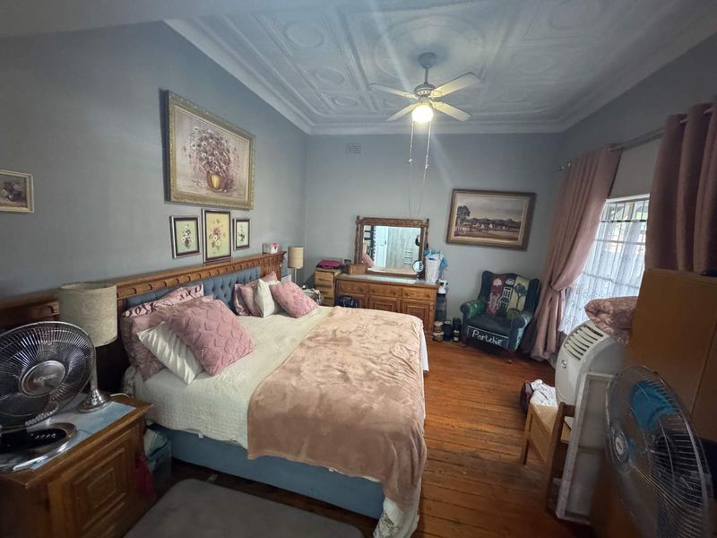 Huge Family Home with 2 bedroom Flat for sale - Photo 8