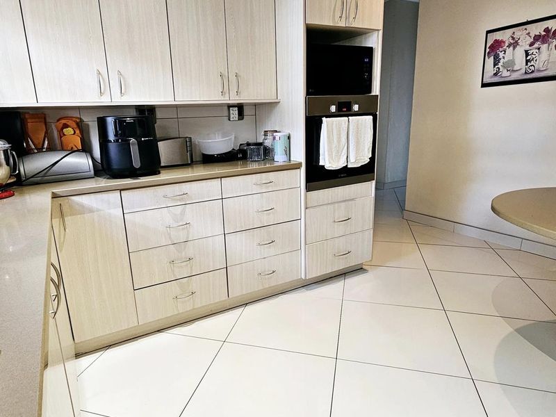 3 Bedroom Townhouse For Sale in Ludwigsdorf - Photo 5