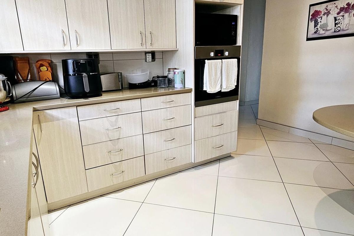 3 Bedroom Townhouse For Sale in Ludwigsdorf - Photo 5