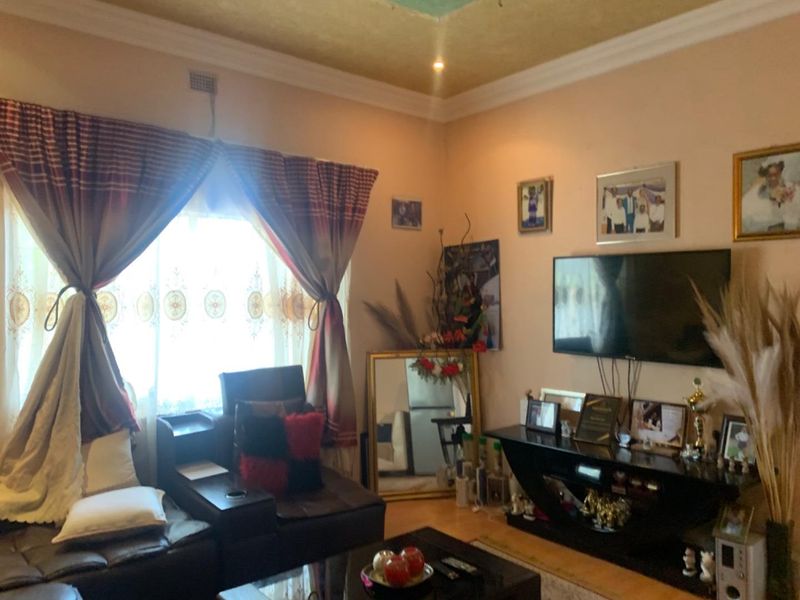 3 bedrooms house for sale in Rosettenville ext - Photo 2