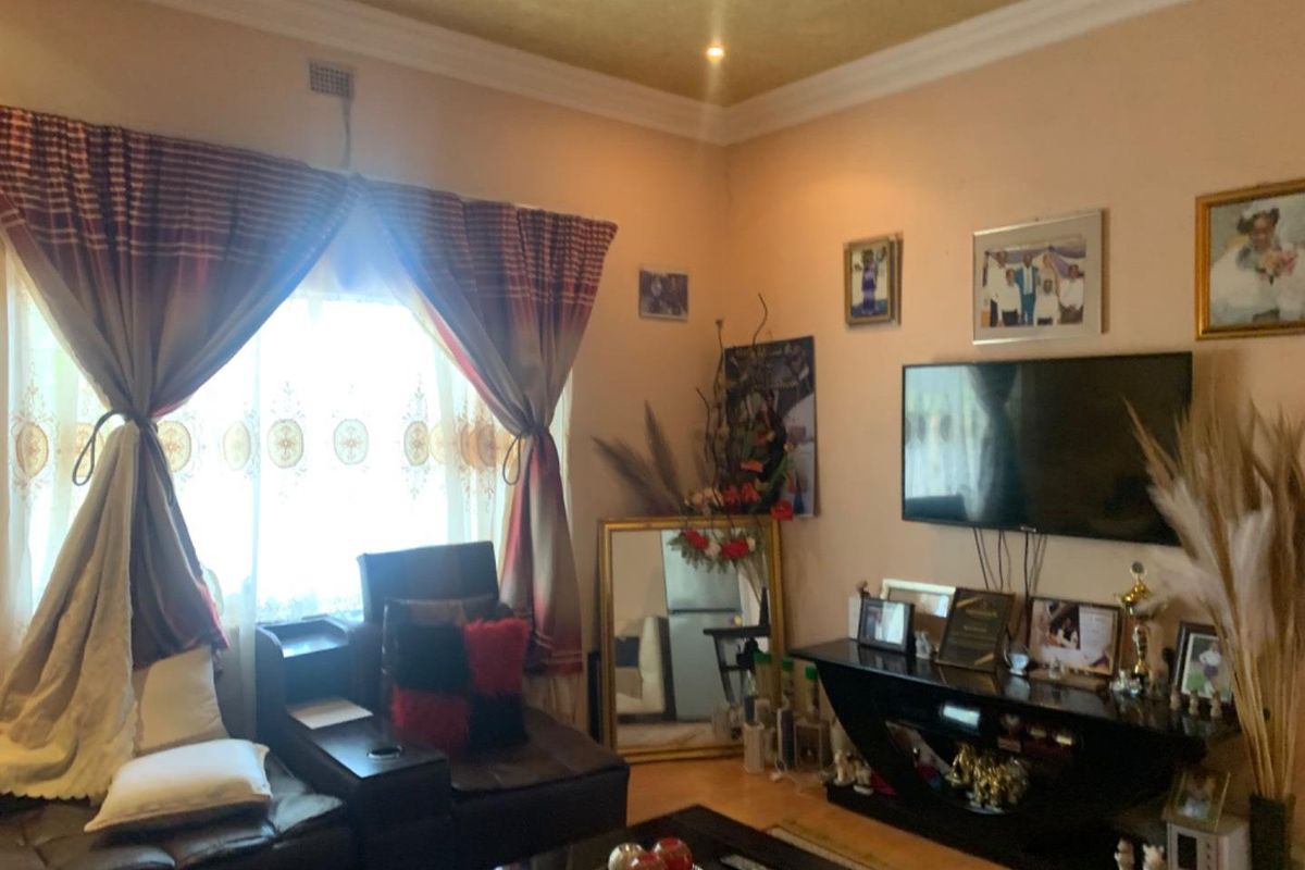 3 bedrooms house for sale in Rosettenville ext - Photo 2