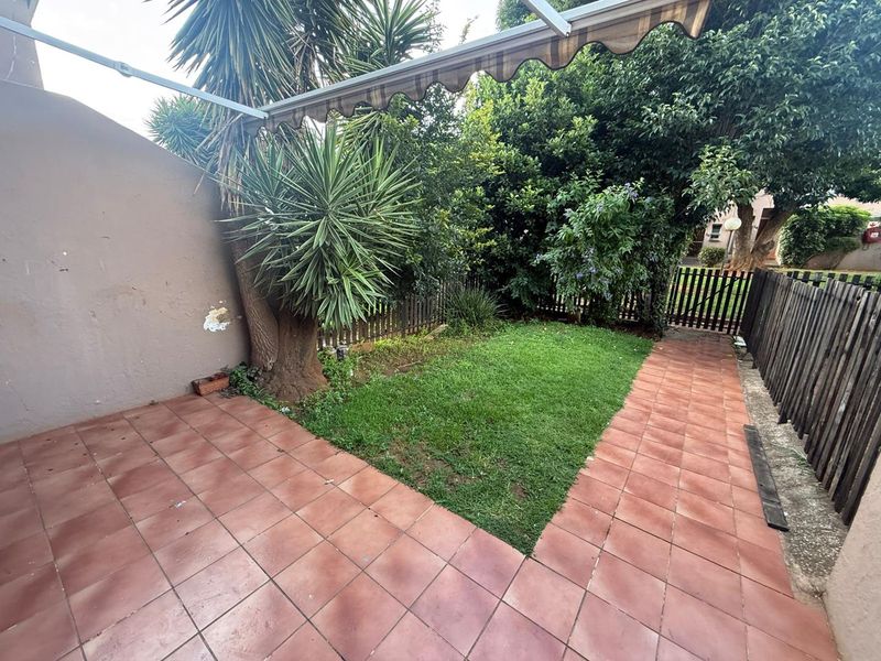 Well Located 3 Bedroom Unit with Strong Potential - Photo 9
