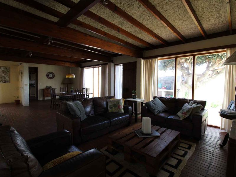 Family home in sought after area - Photo 3